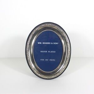 Vintage 5”x7” Silver Plated Picture Oval Photo Frame with Black Velvet Back